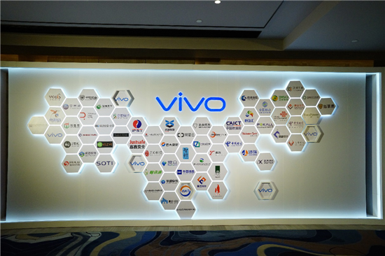 vivo發(fā)布全新工作域平臺(tái)解決方案，引領(lǐng)手機(jī)政企市場(chǎng)創(chuàng)新