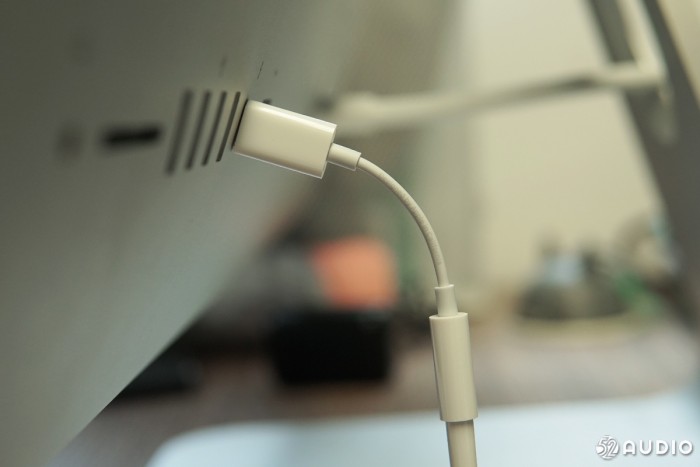 當iPhone銷量數(shù)據(jù)步其耳機插孔后塵時 投資者憤怒了
