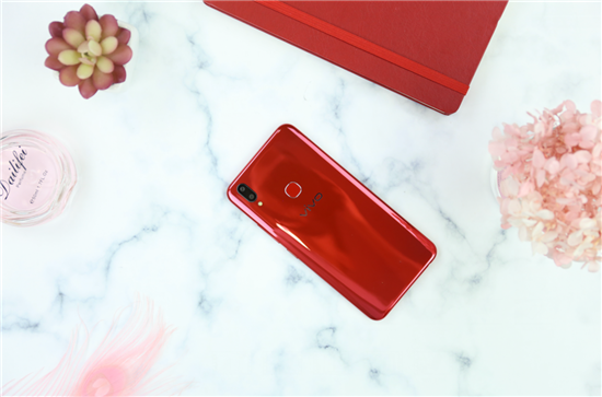 vivo Z1青春版上手體驗(yàn)：時(shí)尚外觀，旗艦實(shí)力