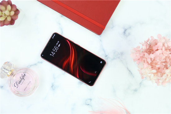 vivo Z1青春版上手體驗(yàn)：時(shí)尚外觀，旗艦實(shí)力