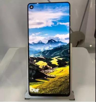 天馬、京東方、華星鉆LCD，三星鉆OLED，四季度鉆孔屏鉆得不亦樂乎！