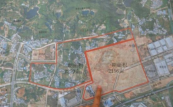 首尾難兼顧！富士康兩大面板廠建造均陷困境