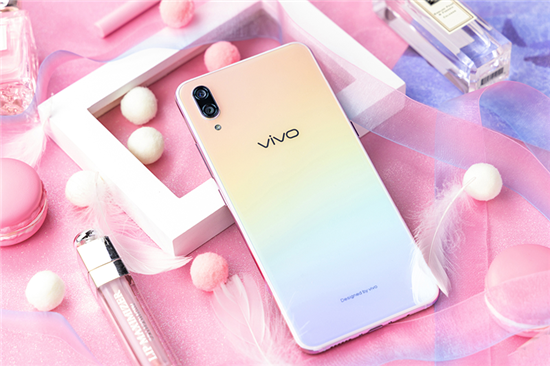vivo X23幻彩版情人節(jié)視頻引熱議，網(wǎng)友：這才是我的愛(ài)情
