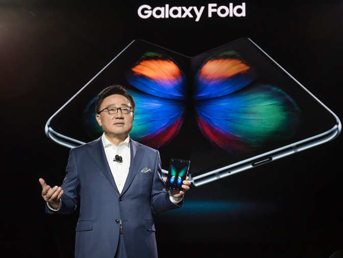 開創(chuàng)智能手機新品類:三星折疊手機Galaxy Fold解析