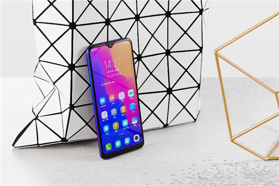 vivo U1真機圖賞：靈動水滴屏+科技美學(xué)，千元品質(zhì)典范