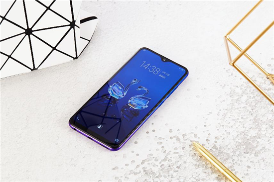 vivo U1真機圖賞：靈動水滴屏+科技美學(xué)，千元品質(zhì)典范
