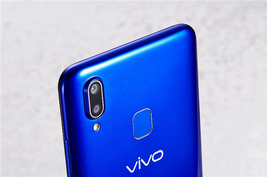 vivo U1真機圖賞：靈動水滴屏+科技美學(xué)，千元品質(zhì)典范