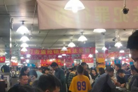 深圳華強(qiáng)北關(guān)鋪潮調(diào)查：有人年入百萬(wàn)，有人9個(gè)檔口關(guān)至2個(gè)