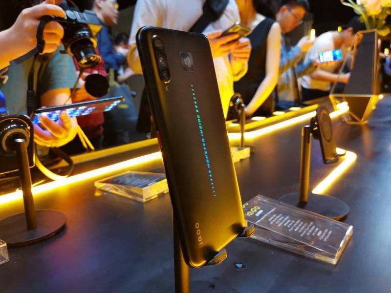 iQOO新機(jī)首銷大捷，斬獲三大電商平臺(tái)銷量冠軍
