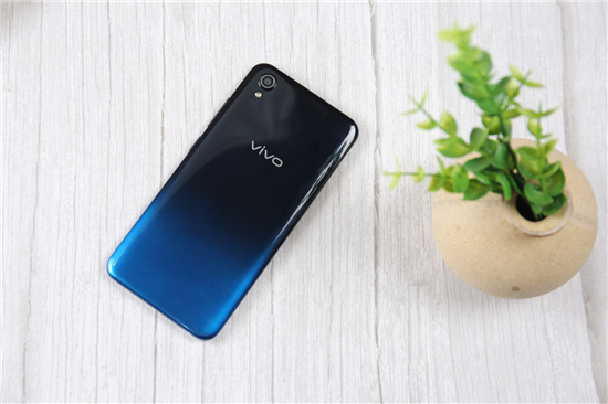 vivo Y91上手體驗(yàn)：潮流外觀+暢快性能，不愧千元新寵