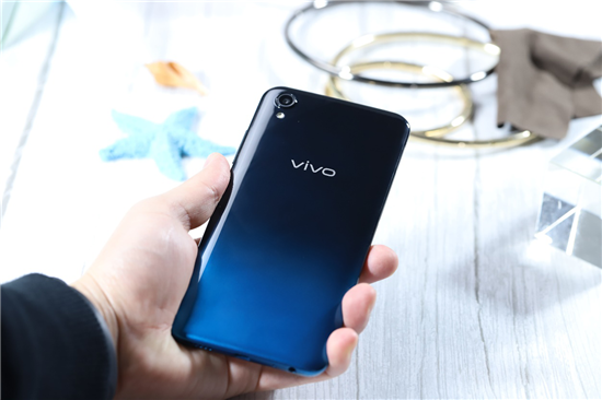 vivo Y91上手體驗(yàn)：潮流外觀+暢快性能，不愧千元新寵