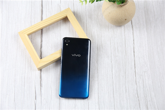vivo Y91上手體驗(yàn)：潮流外觀+暢快性能，不愧千元新寵