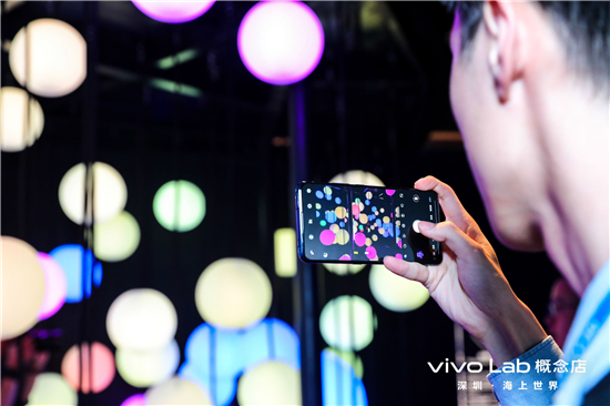 探索新零售 vivo全球首家概念店正式開業(yè)