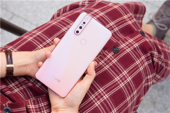 潮美外觀+全新拍照體驗(yàn)！vivo S1寵愛粉照亮你的美