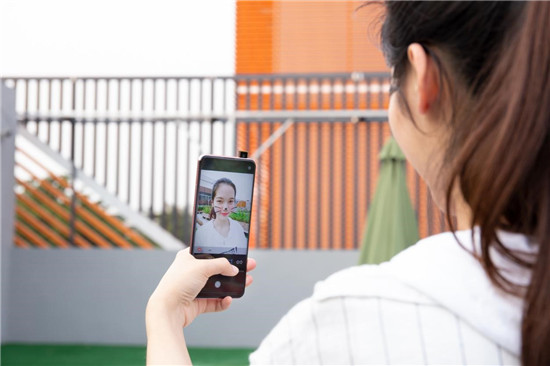潮美外觀+全新拍照體驗(yàn)！vivo S1寵愛粉照亮你的美