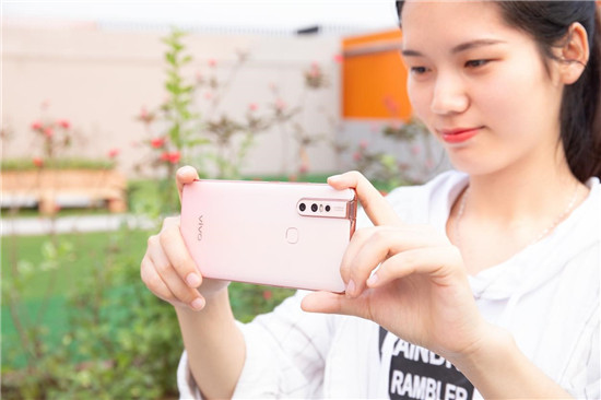 潮美外觀+全新拍照體驗(yàn)！vivo S1寵愛粉照亮你的美