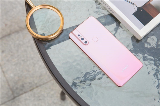 潮美外觀+全新拍照體驗(yàn)！vivo S1寵愛粉照亮你的美