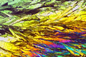 重大突破：科學(xué)家用偏振光讓OLED屏幕功耗降低一倍