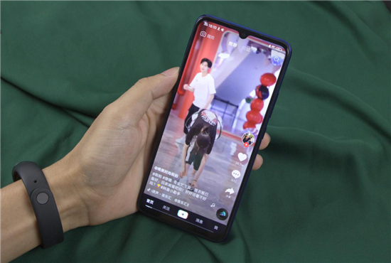 vivo Y7s續(xù)航測試：4500mAh+18W雙引擎閃充，千元機(jī)新勢力