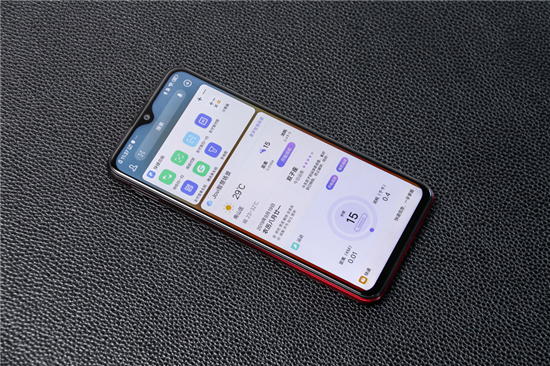 續(xù)航全新升級(jí)，vivo U3x圖賞：時(shí)尚設(shè)計(jì)一見(jiàn)傾心