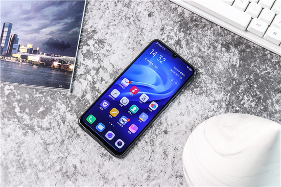 好看與好用可同時(shí)兼顧，vivo Y7s琉璃黑新品開(kāi)售