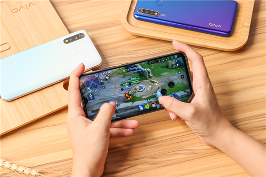 5000mAh大電池+18W雙引擎閃充，千元優(yōu)品vivo U3續(xù)航無憂