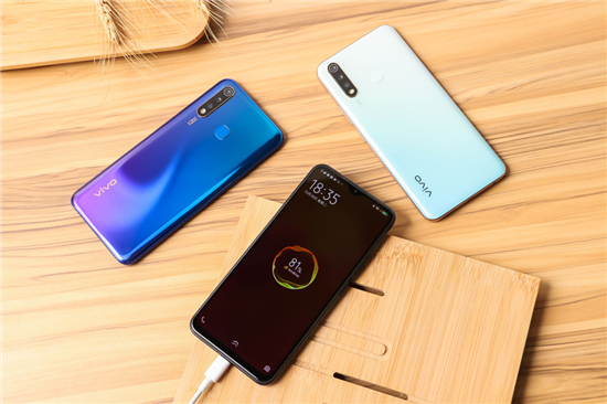 5000mAh大電池+18W雙引擎閃充，千元優(yōu)品vivo U3續(xù)航無憂