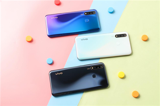 全新vivo U3來襲，5000mAh超大電池+18W雙引擎閃充帶來持久享受