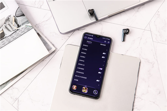 vivo Z5i評(píng)測(cè)：強(qiáng)勁性能與長效續(xù)航的結(jié)合體，打造全新體驗(yàn)