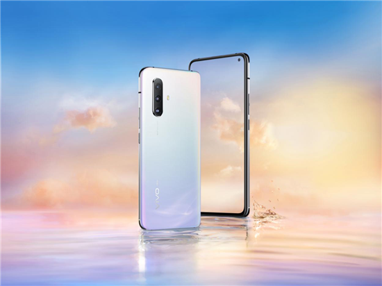vivo X30新配色虹影美圖來襲，把雨水洗過的天空鎖進手機背殼里