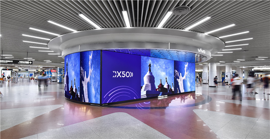 廣州地鐵站星空作品展亮相，vivo X50系列記錄壯闊星空之美