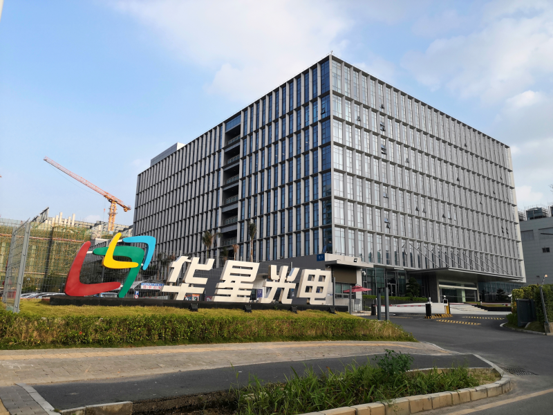 在兩大巨頭的退出下，LCD屏依然有著龐大的市場發(fā)展空間，而為了獲取更多的市場占有率，TCL科技借助液晶面板產(chǎn)業(yè)退場潮和并購潮，牽手三安光電、投資JOLED、收購中環(huán)集團(tuán)外，TCL科技還擬收購三星蘇州工廠，而一旦其成功收購星蘇州工廠后便意味著經(jīng)過十多年的努力，中國大陸面板產(chǎn)業(yè)終于完成逆襲之路。