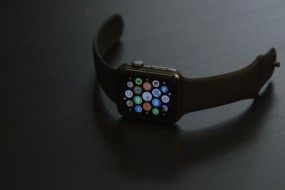 蘋(píng)果在手環(huán)、表帶上集成電極，準(zhǔn)備控制自己的XR頭顯